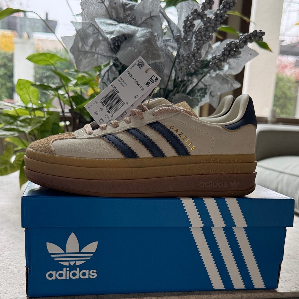 Adidas Gazelle Cream and Tan Sneakers BNIB